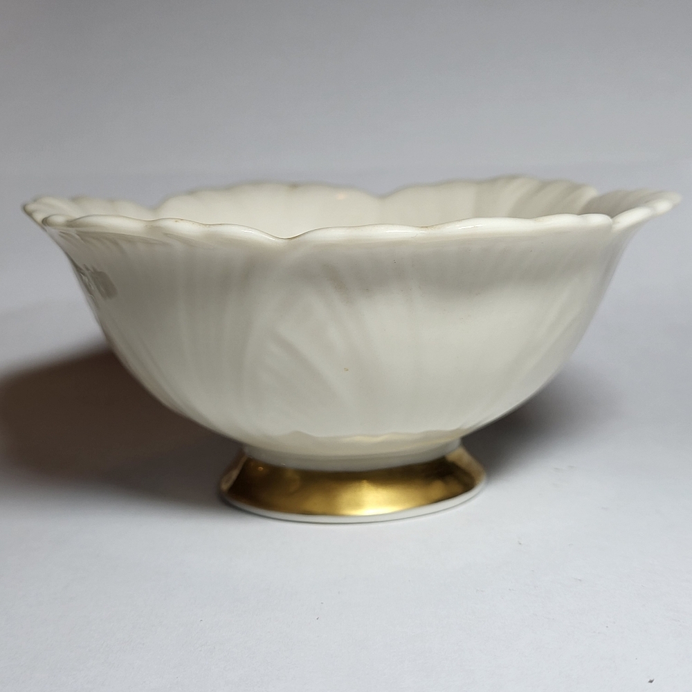 LENOX Vintage Ivory Bone China Flower Petal Dish With Hand-Painted 24 Carat Gold
